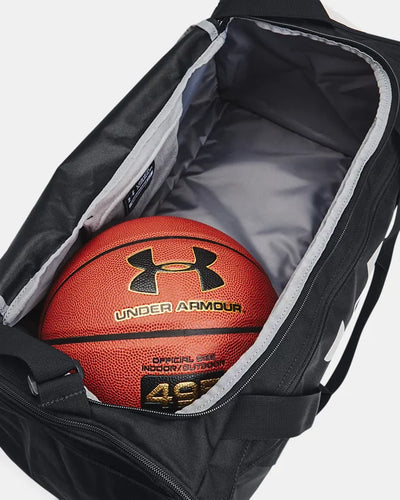 UA Undeniable 5.0 Small duffel — end pocket and zipper